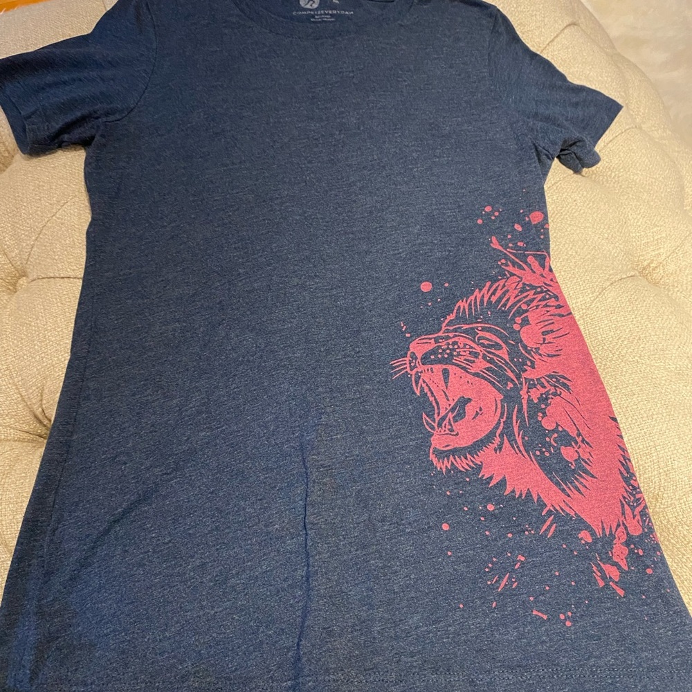 Navy compete every day t shirt, size m